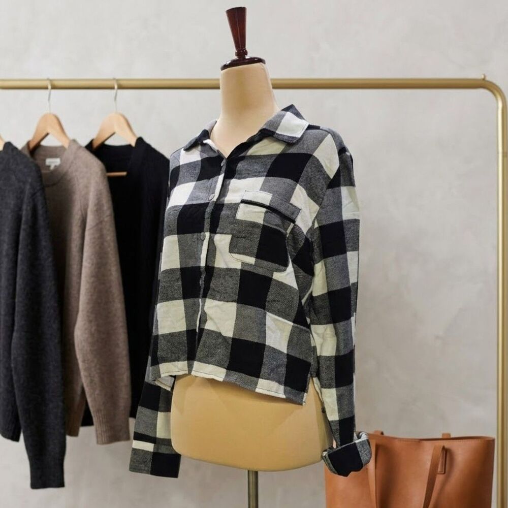 Colsie Black White Buffalo Plaid Oversized Crop Flannel Size Small